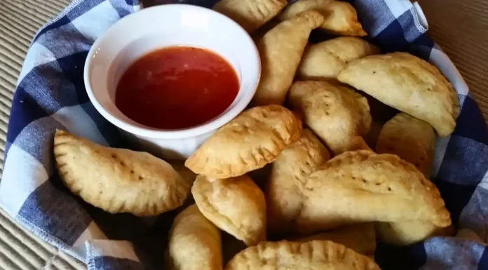 Sweet Chili Chicken Turnovers Sweet Chili Chicken Turnovers